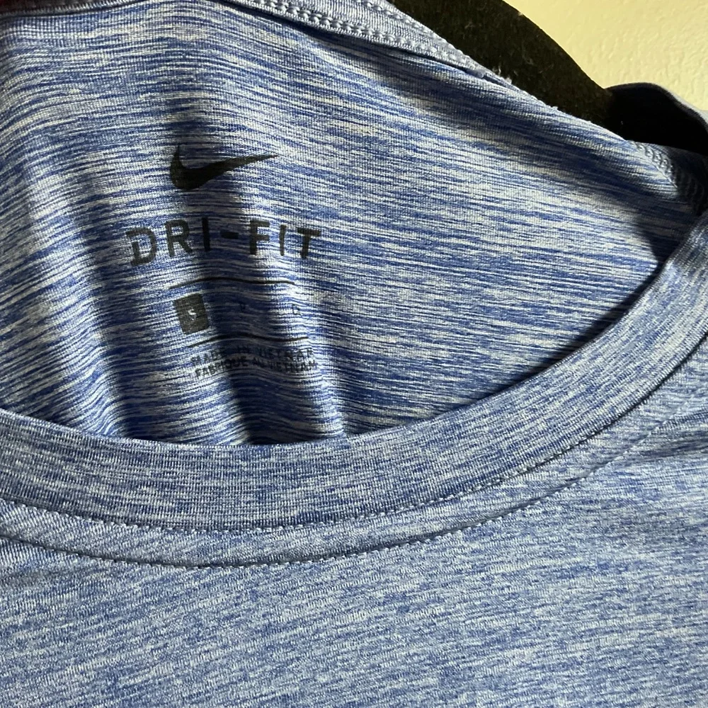 Nike Dri Fit Blue Long‎ Sleeve Tee - Size Small
